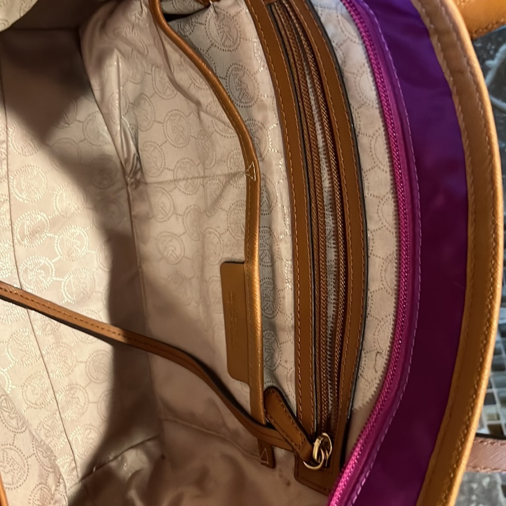 Michael Kors Fuschia Purse w/ shoulder straps - excellent condition - Picture 9 of 12